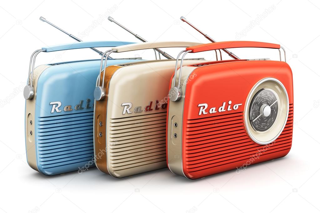 Holzradio mit großer Skala und Drehknöpfen aus den 1930er-Jahren
