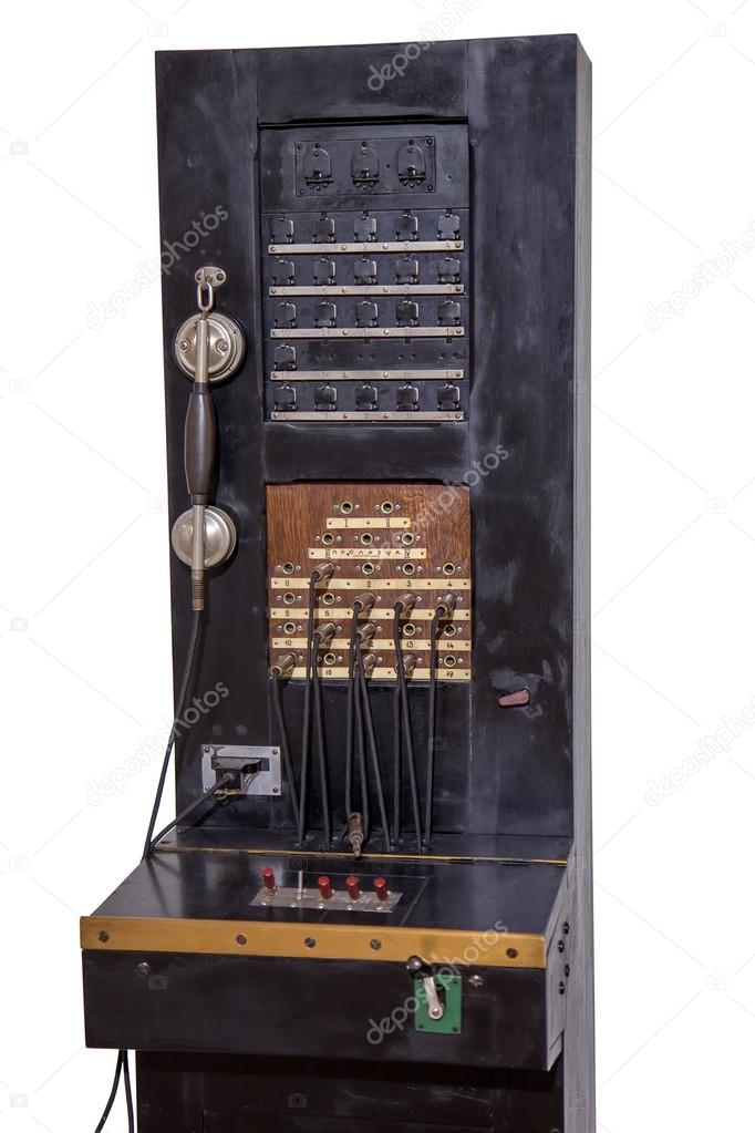 Historisches Wandtelefon mit Holzkasten, Kurbel und Hörergabel